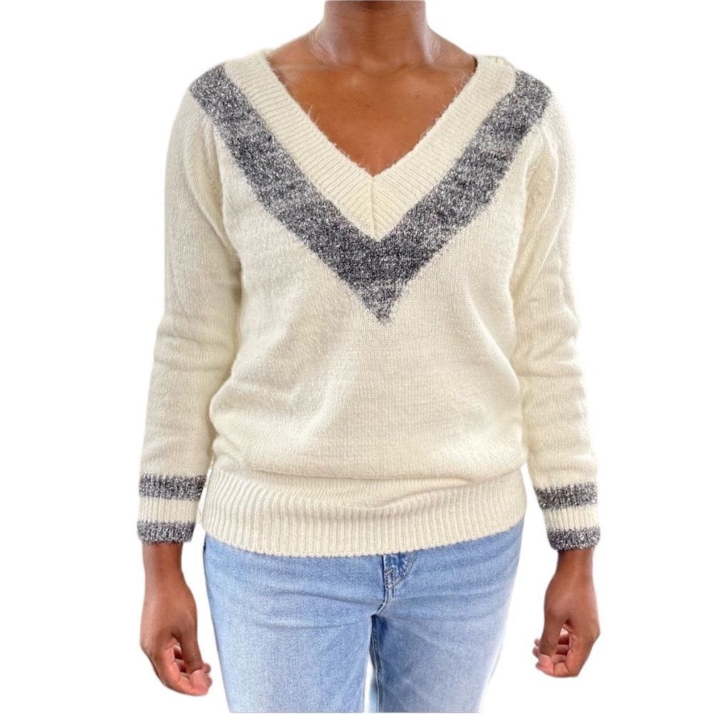 Voge Boutique Cream v-neck Sweater with Silver Tinsel